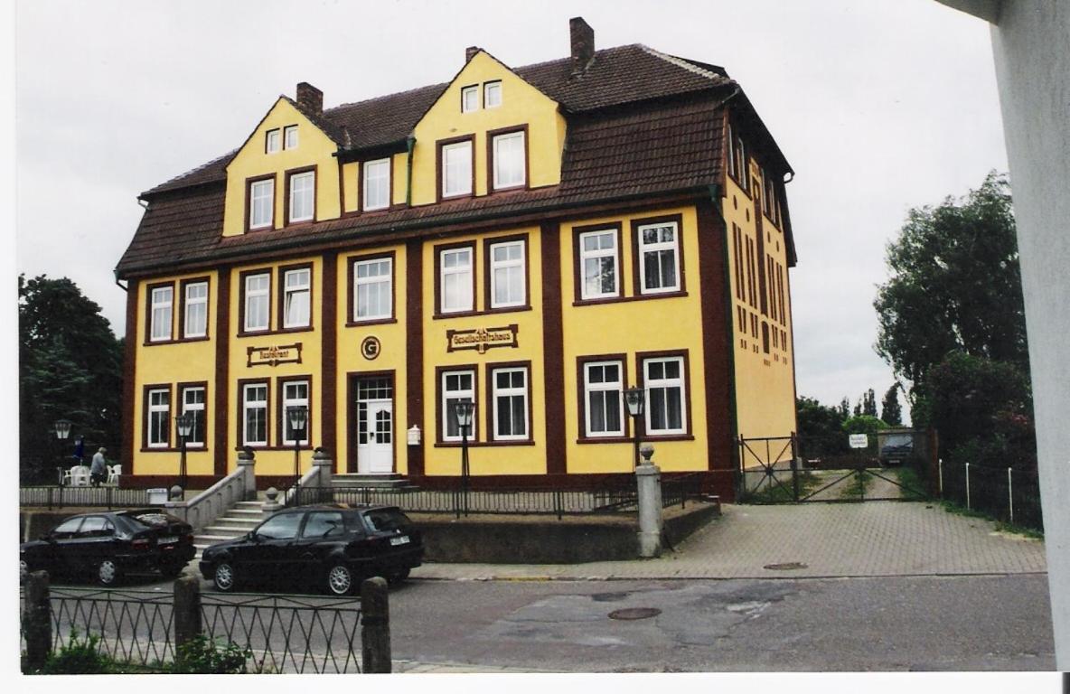 Hotel Gesellschaftshaus Bergen Auf Rugen Exterior photo